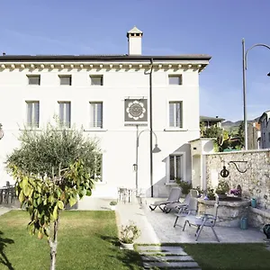 https://villa-di-cazzano.hotelinveneto.com
